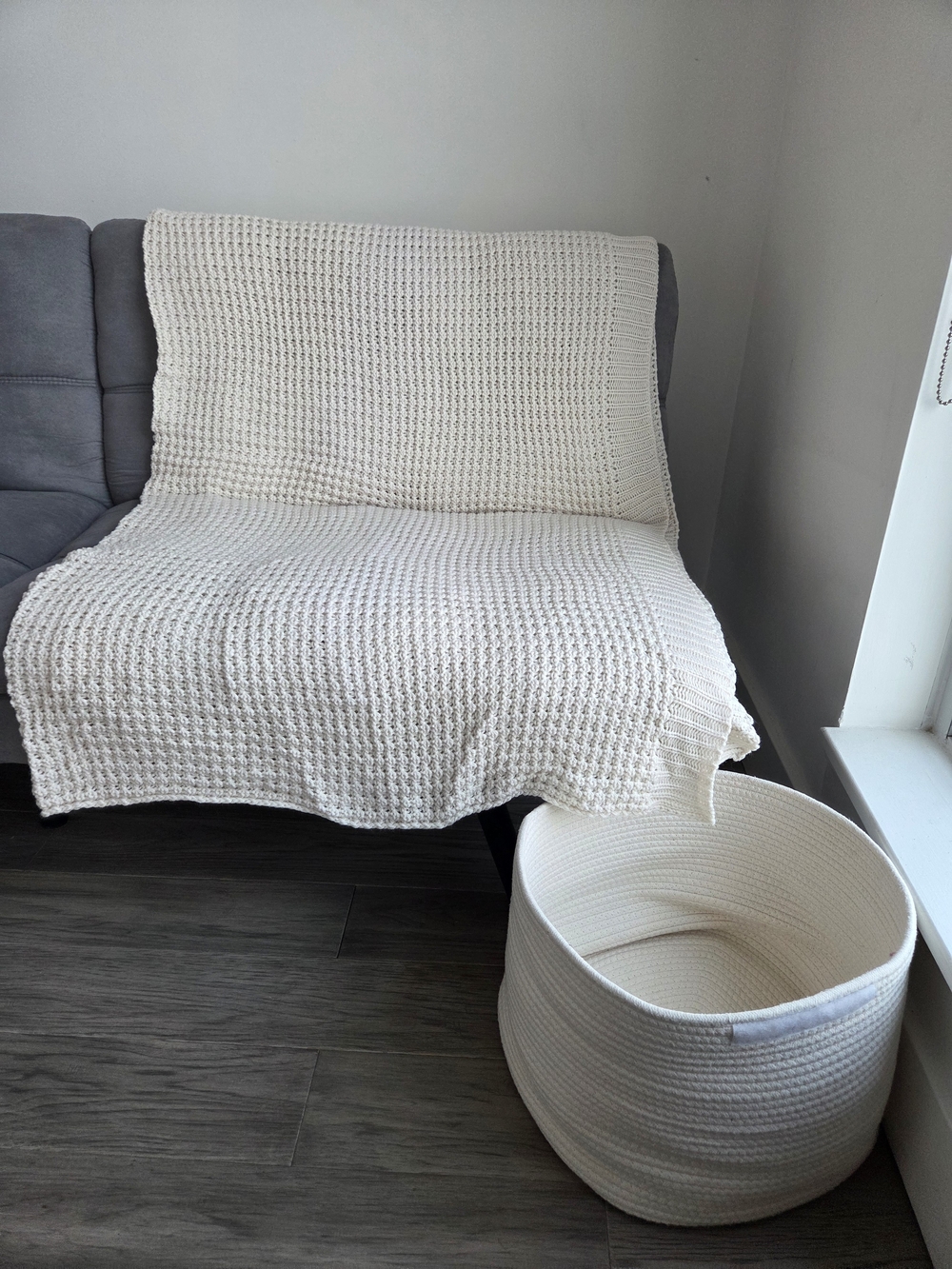 Cotton Rope Basket With Waffle Knit Throw Blanket